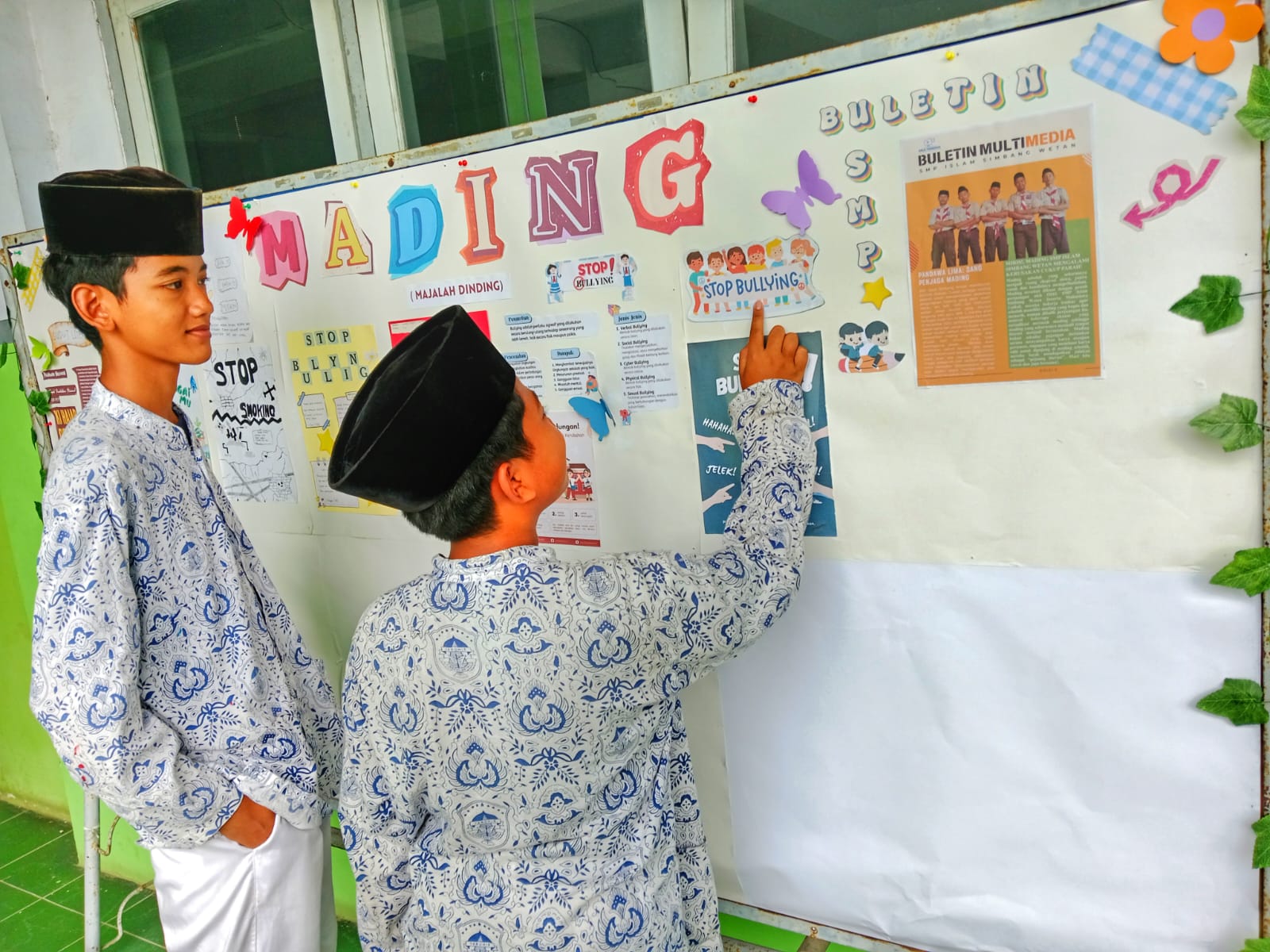 Kreatif dan Inspiratif, Mading SMP Islam Simbang Wetan Hidupkan Semangat Literasi Siswa